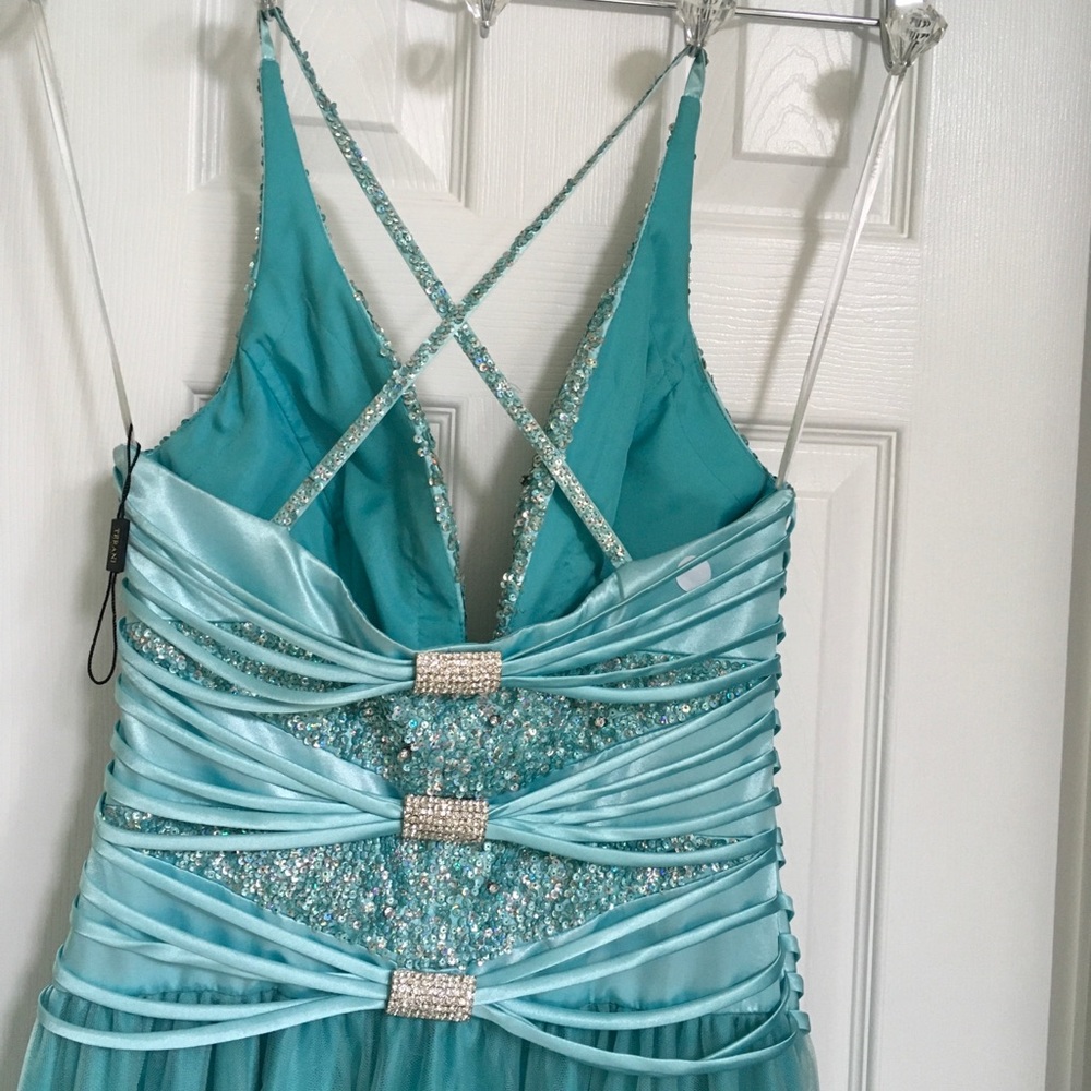 Authentic Tehrani   Gown - Picture 6 of 8